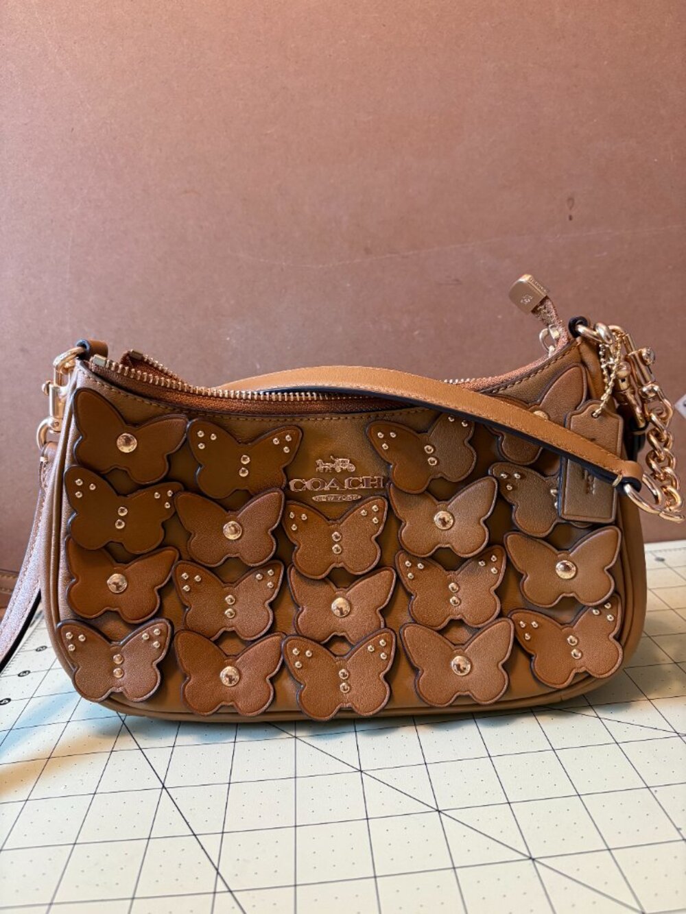 Coach - Teri shoulder bag with butterfly applique - Picture 5 of 5